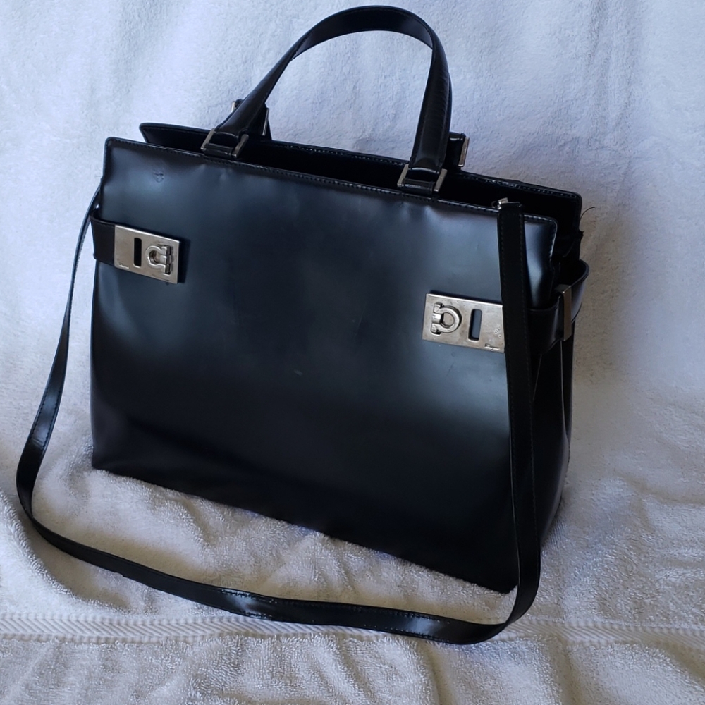 Ferragamo leather Giannini Buckle tote bag